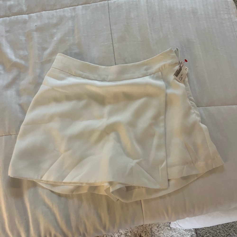 White mini skort, medium, great condition